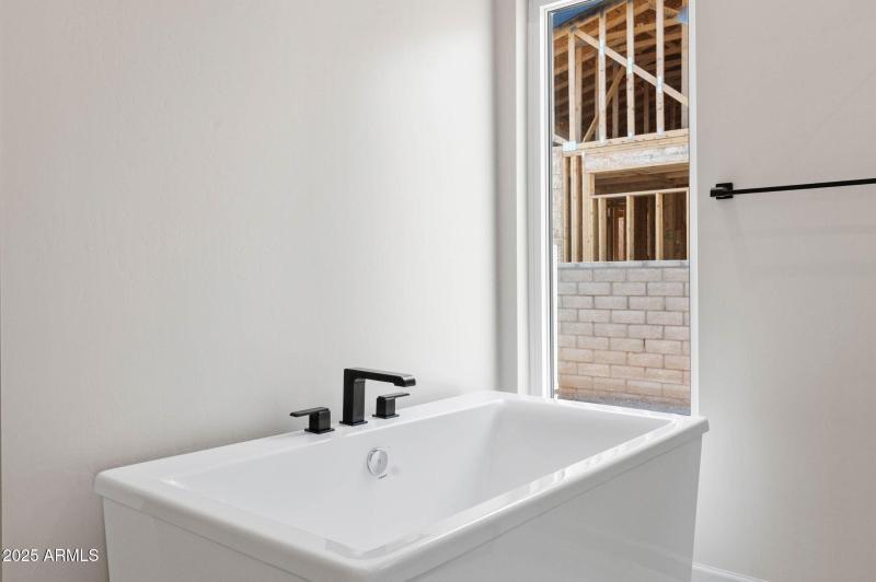 24-Primary Bathroom (4)