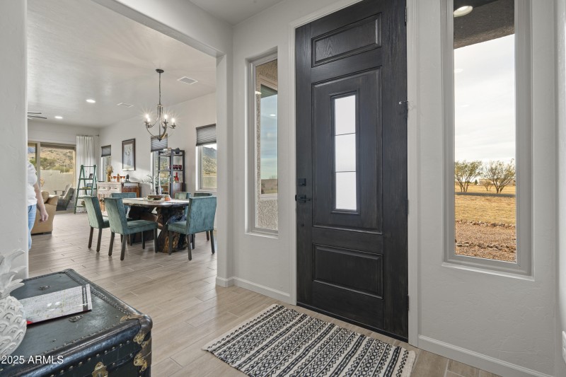 2 Interior 8