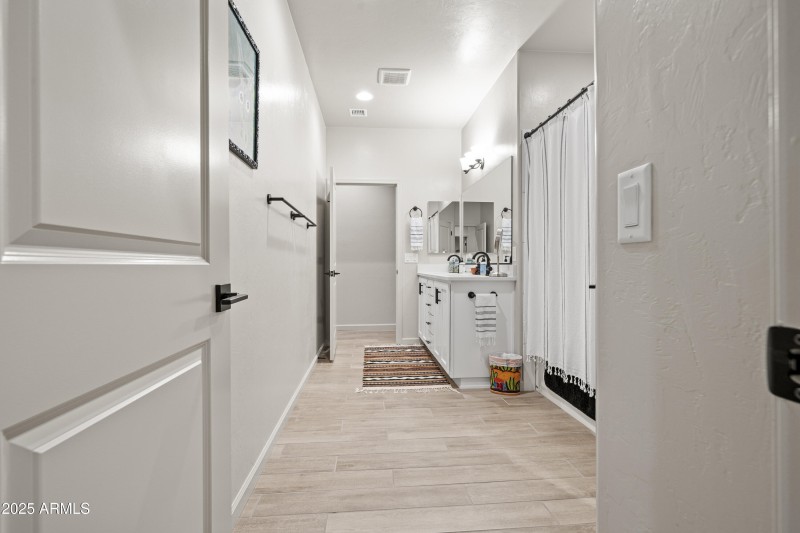 2 Interior 31
