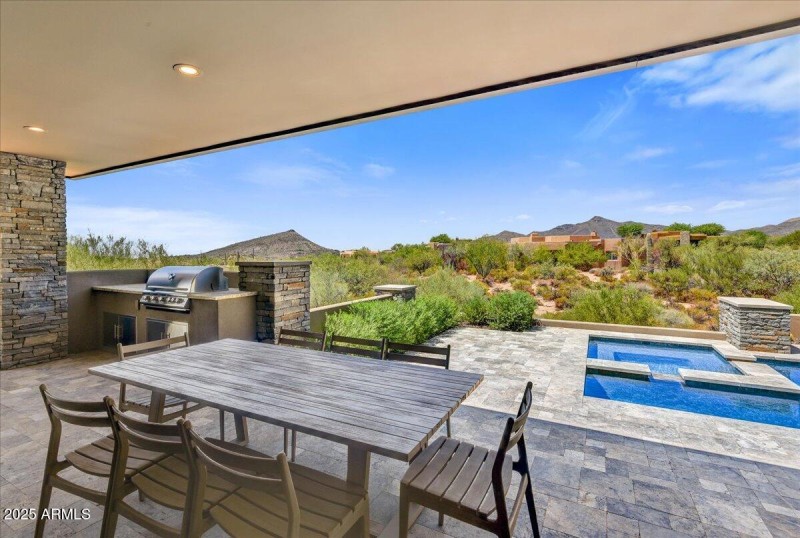 20-Outdoor Dining