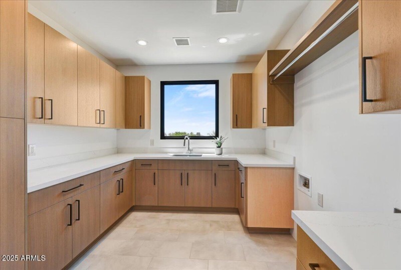 27-Laundry Room