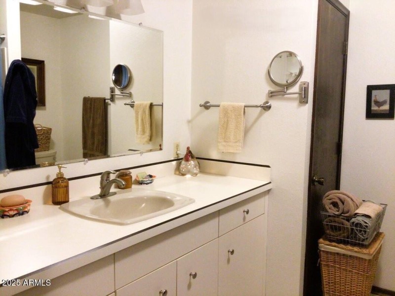 GUEST BATH 1