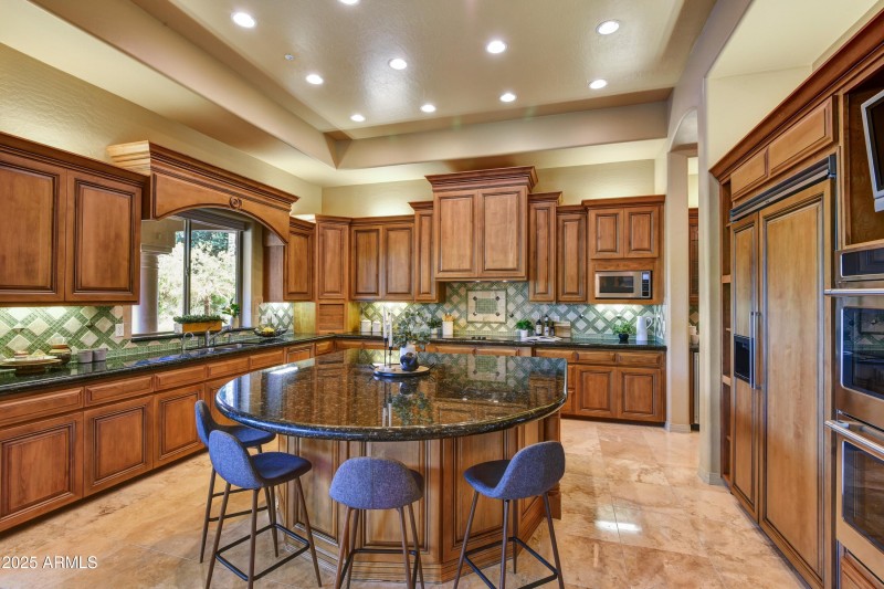 020_Full Amenities in Family Kitchen