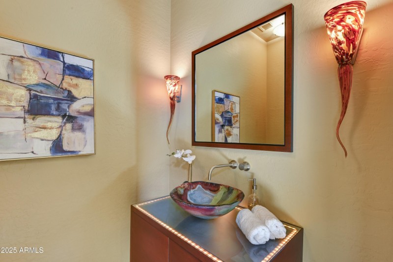 039_Powder Room