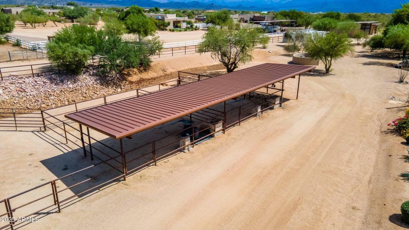 Mare motel in front with large turnouts