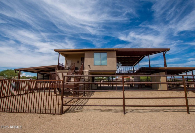 Breezeway barn overhead apartment