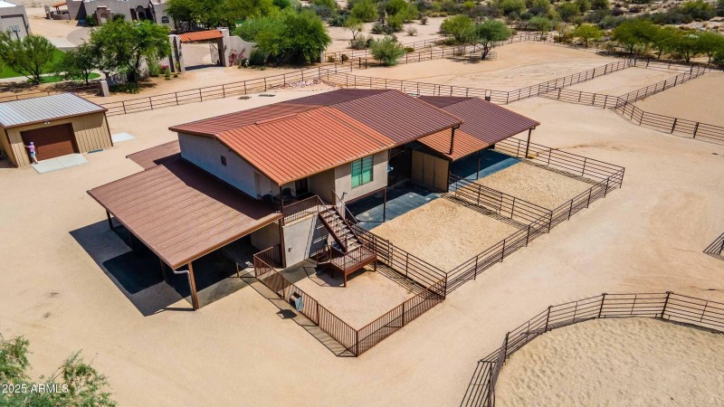 Main Barn with Full Apartment above