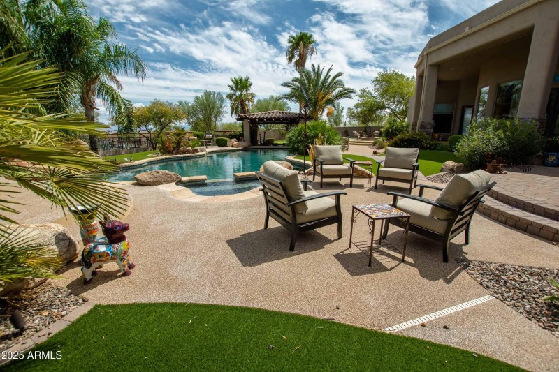 Plenty of gathering areas for friends