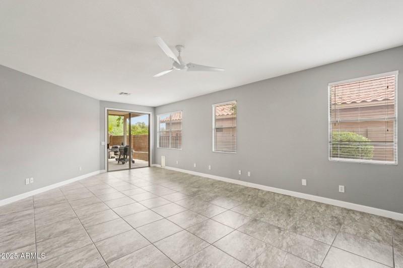 21-web-or-mls-W Weatherby Dr-S2908-021