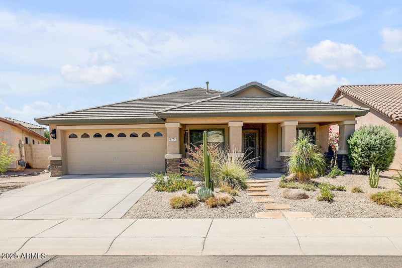 02) FRONT OF HOME