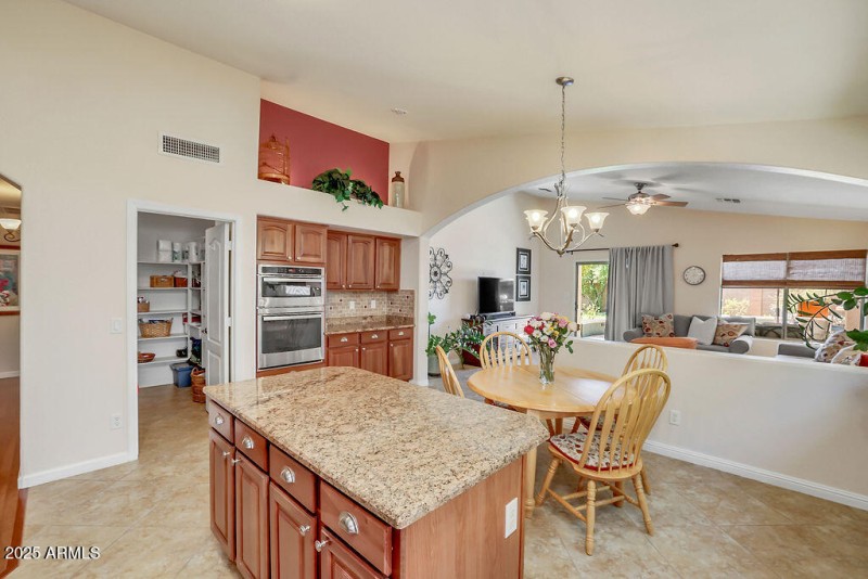 09) KITCHEN