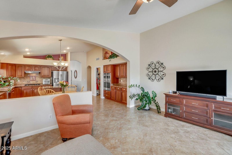 13) FAMILY ROOM