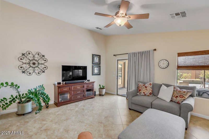 14) FAMILY ROOM