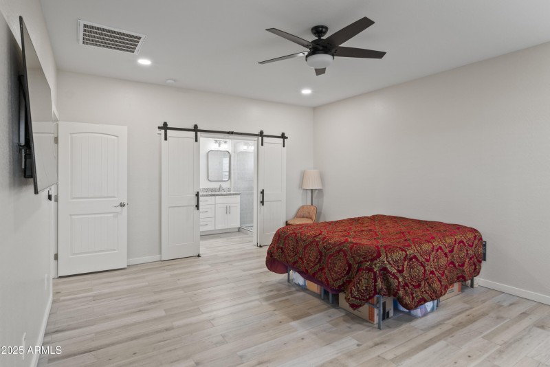 Primary Bedroom (3)