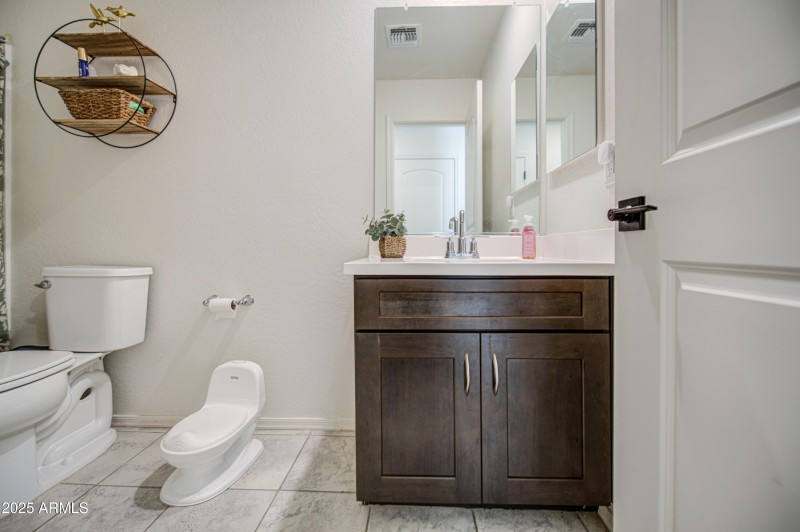 Bathroom 2-pic 1