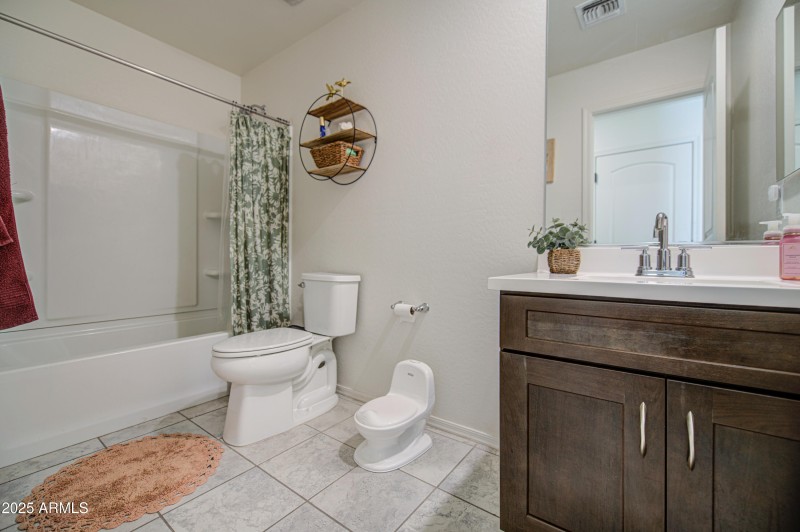 Bathroom 2-pic 2