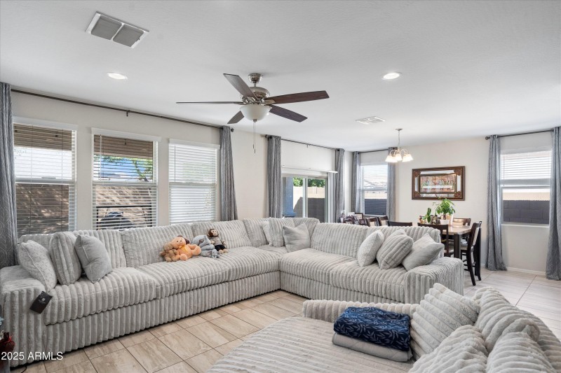 04-Family Room