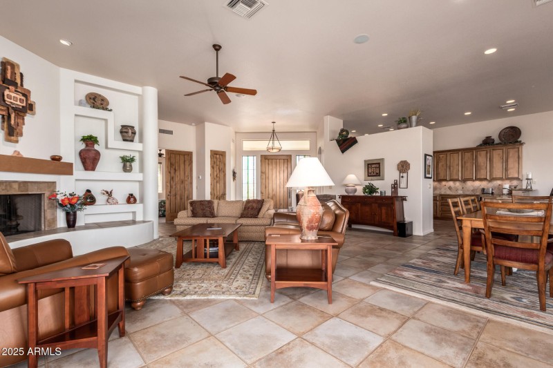 OPEN FLOORPLAN