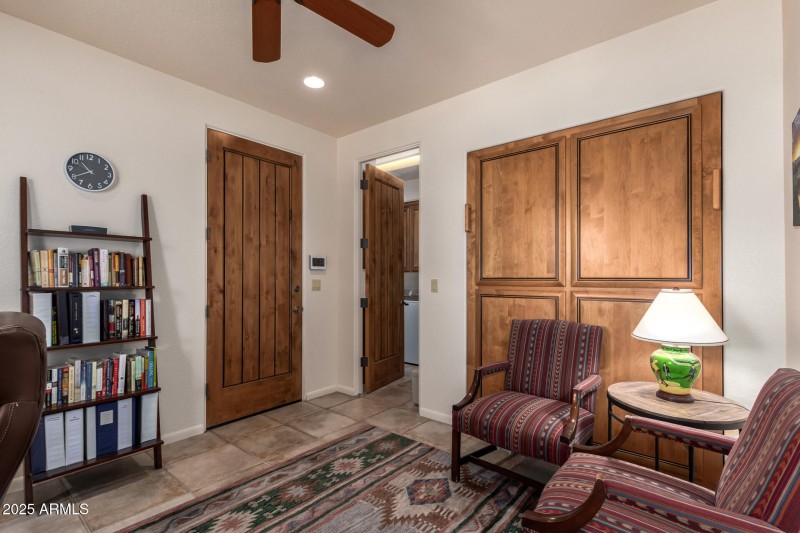 OFFICE WITH MURPHY BED