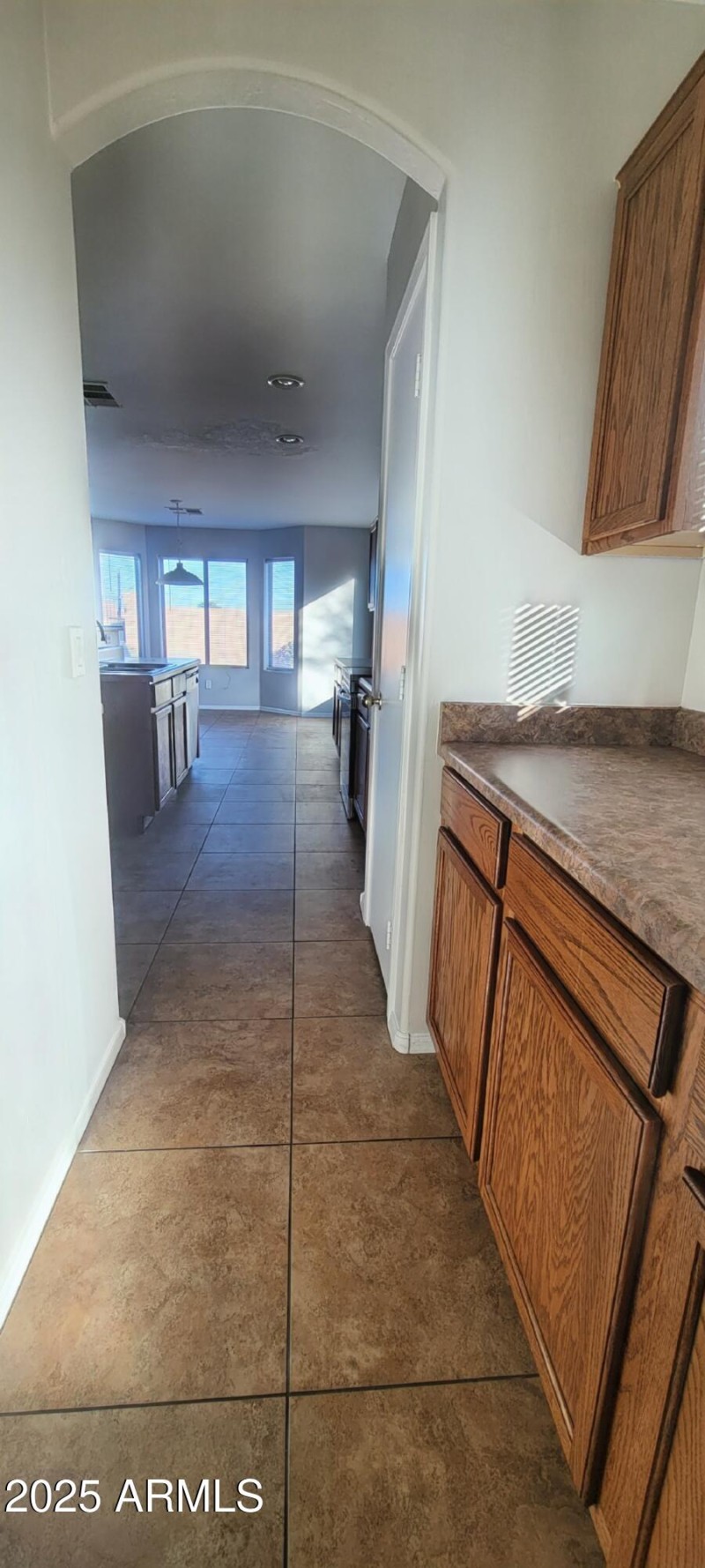 8.Dining to Kitchen Passthrough