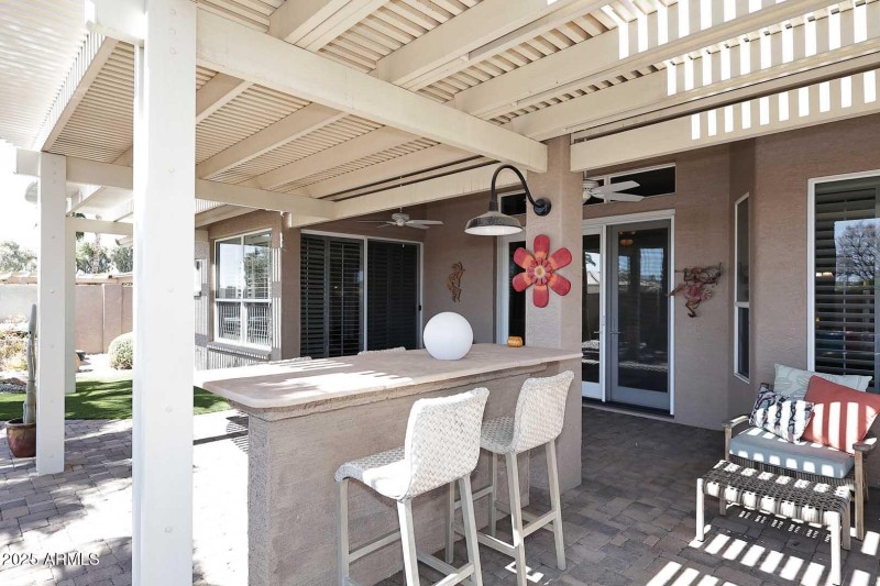 Covered Patio-Bar