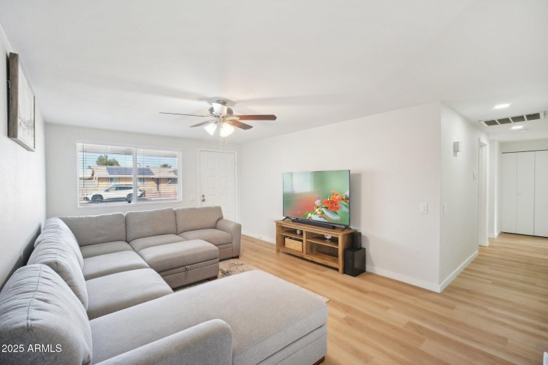 5-web-or-mls-W Karen Lee Ln-005