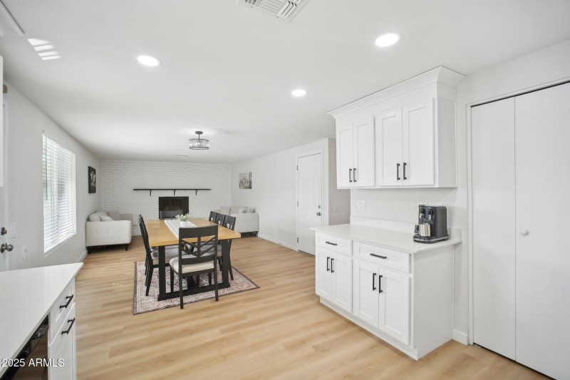 9-web-or-mls-W Karen Lee Ln-009