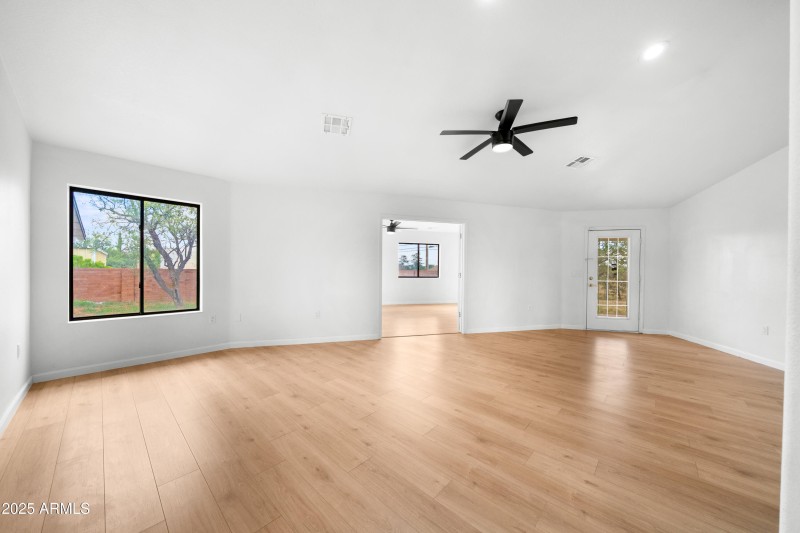 Interior - 2331 Cristina Ave-17
