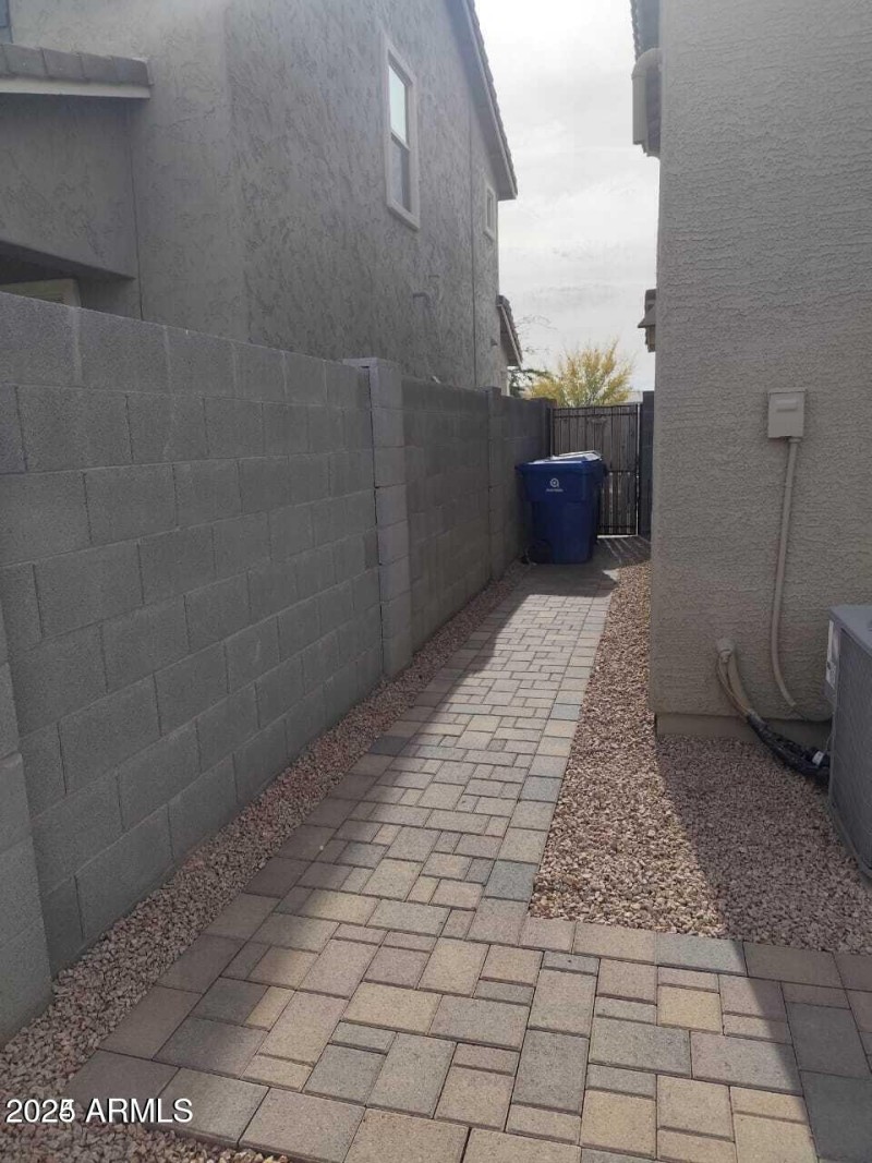 Side gate