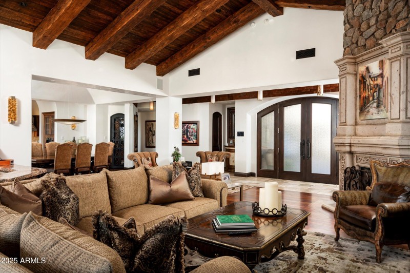 Living Area, Dining and Entry