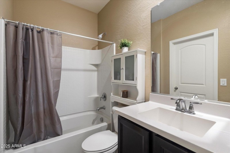 MIL Suite - Bathroom
