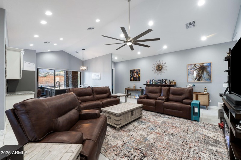 023__3350 N Val Vista Rd