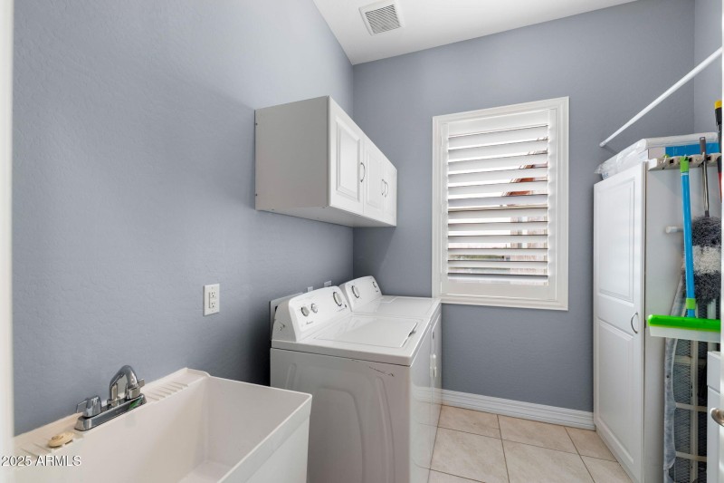 043__3350 N Val Vista Rd