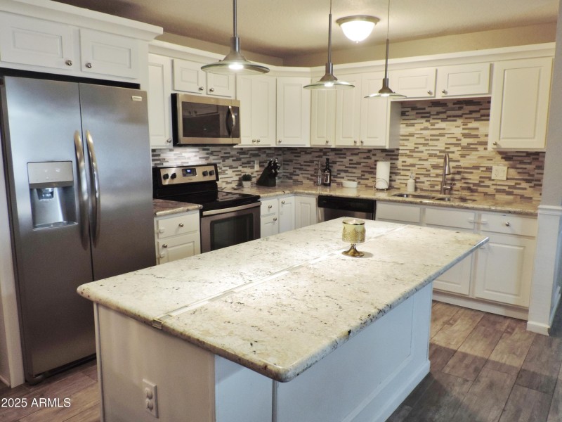 764 N Thunderbird DR 022