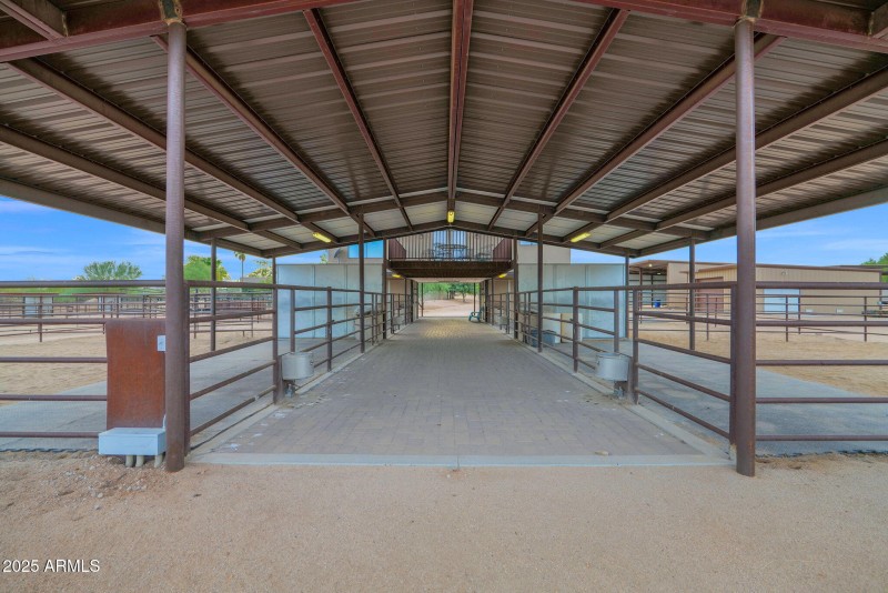 Breezeway barn large runs