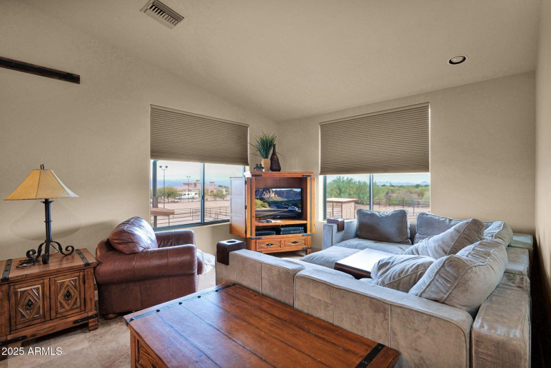 Apartment with full kitchen