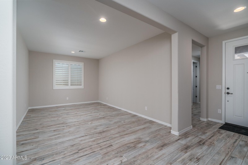 19) DINING RM_OFFICE