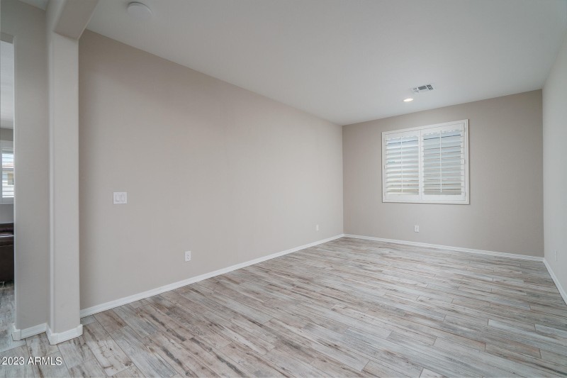 20) DINING RM_OFFICE