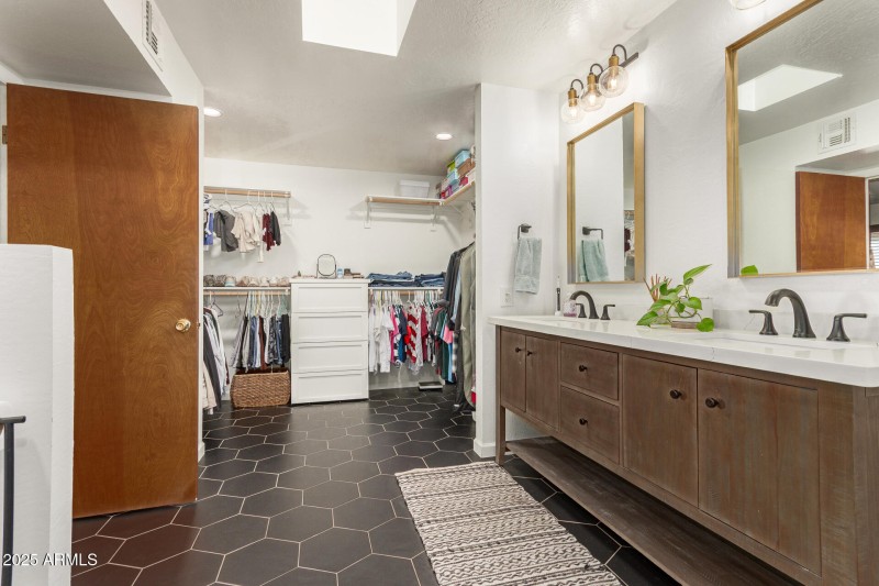 Primary Bath & Walk-In Closet