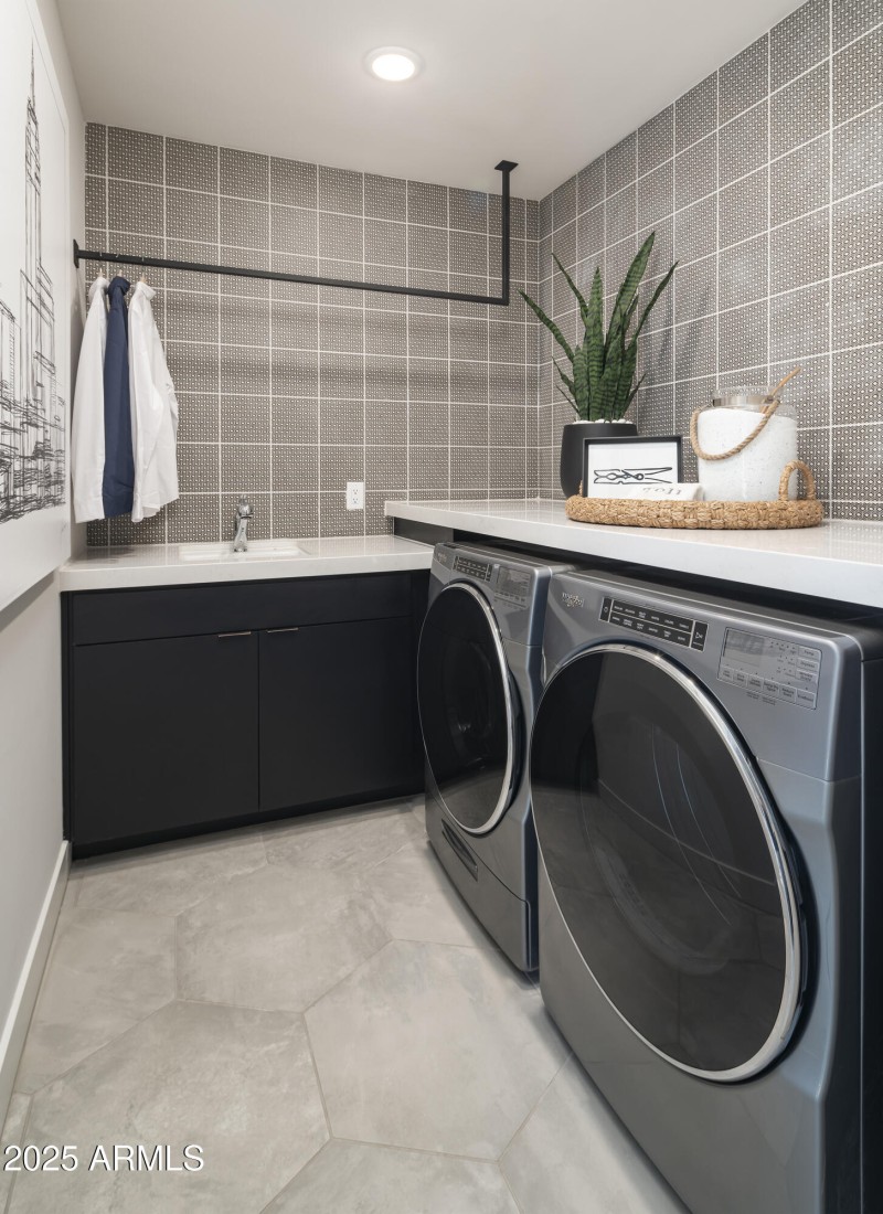 Sereno_Canyon_Callum_Laundry_3115_conver