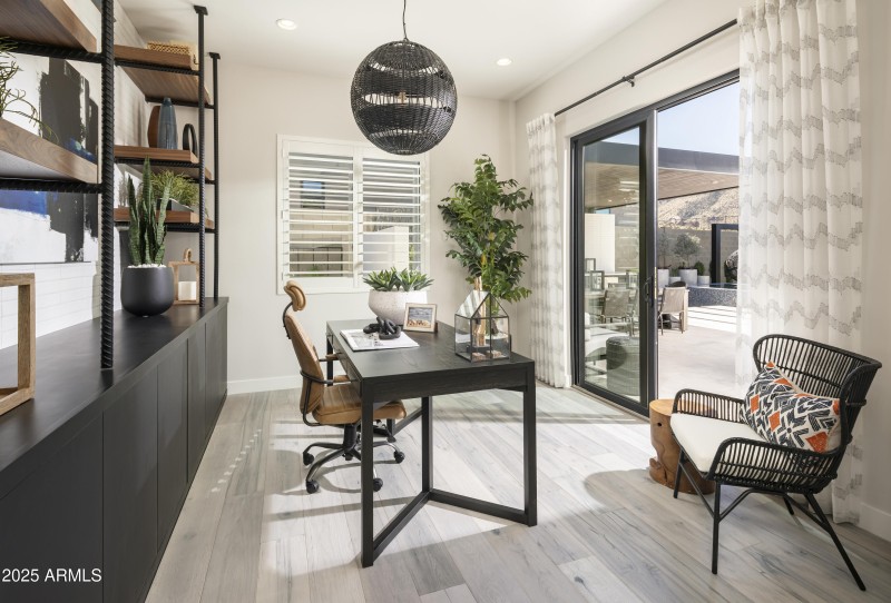 Sereno_Canyon_Callum_Office_3068_convers