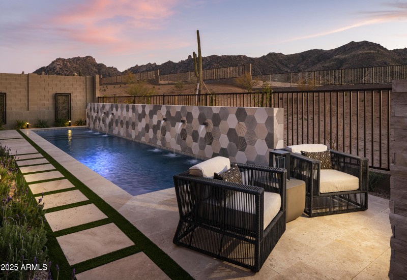 Sereno_Canyon_Stellan_Backyard_4010_conv