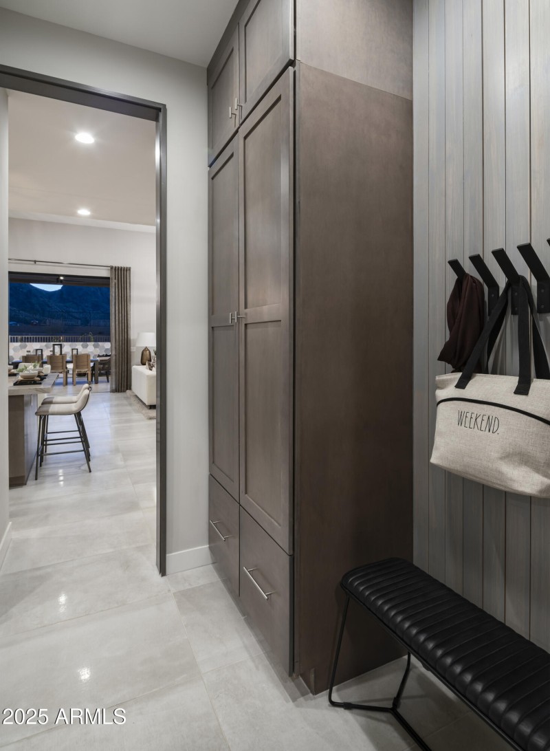 Sereno_Canyon_Stellan_Mudroom_4456_conve
