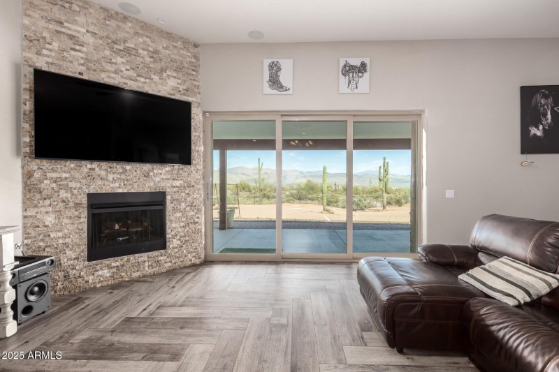 11 - Lone Mountain 17024