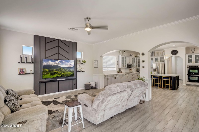 11-web-or-mls-W Durango St-009