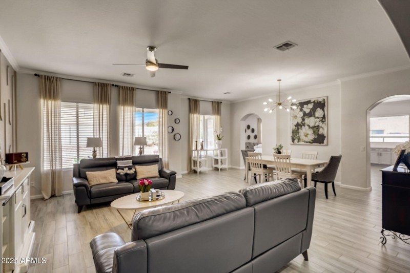 16-web-or-mls-W Durango St-014