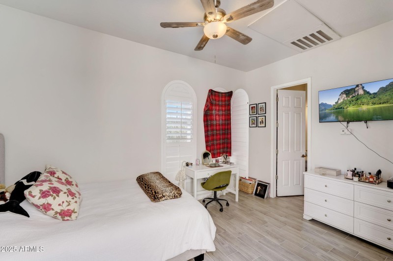 20-web-or-mls-W Durango St-018