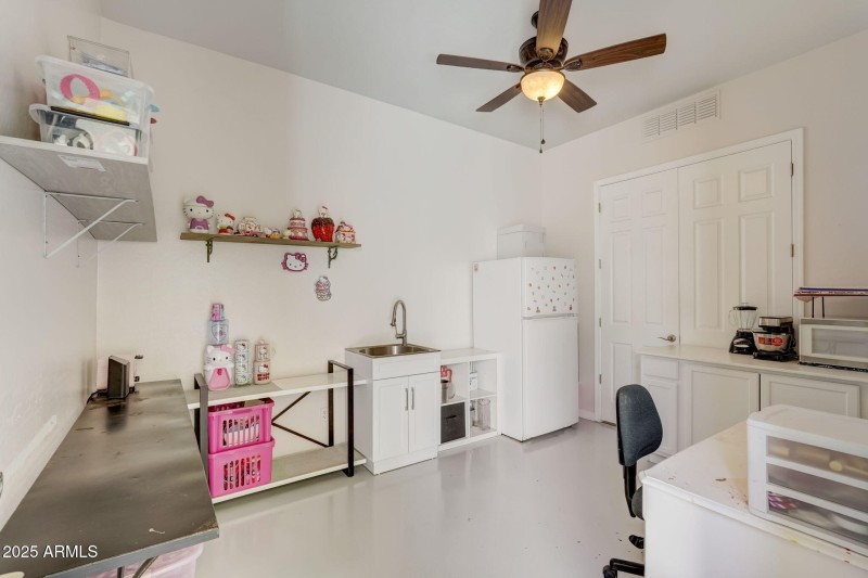 24-web-or-mls-W Durango St-022