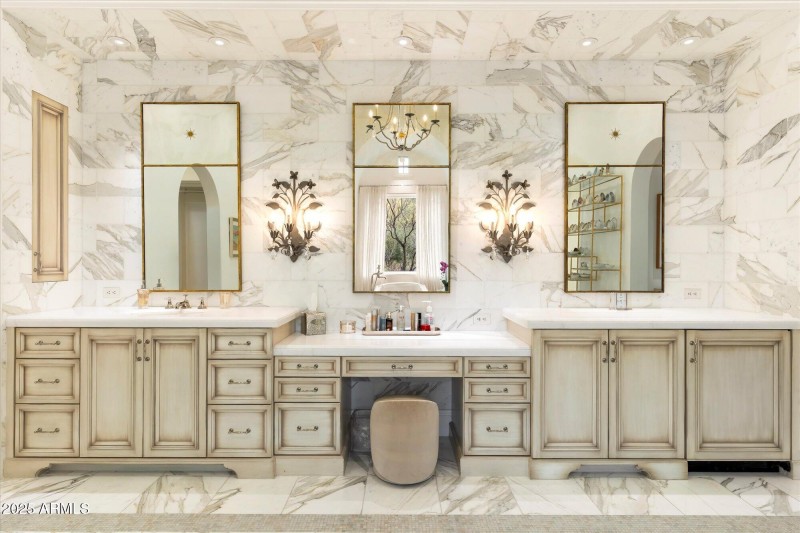 041-Primary Bathroom