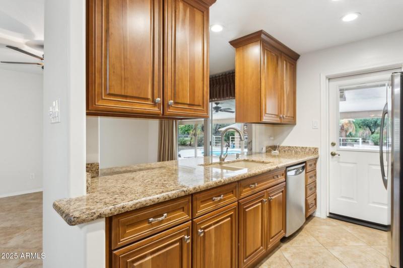 63-web-or-mls-5315-e-thunderbird-rd